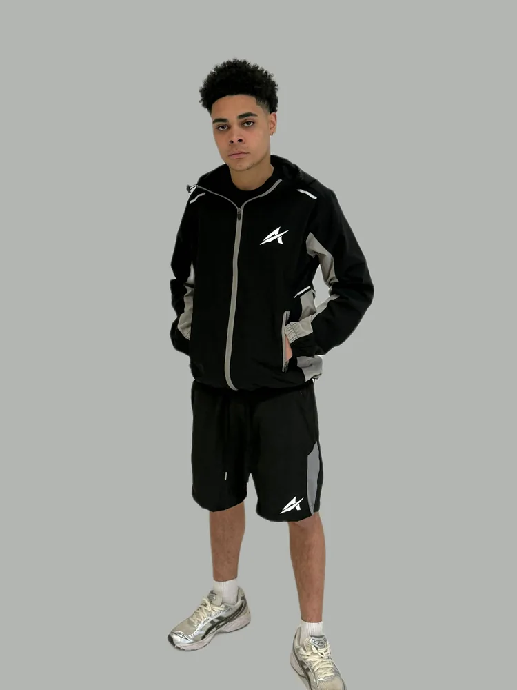 Apto windbreaker in black